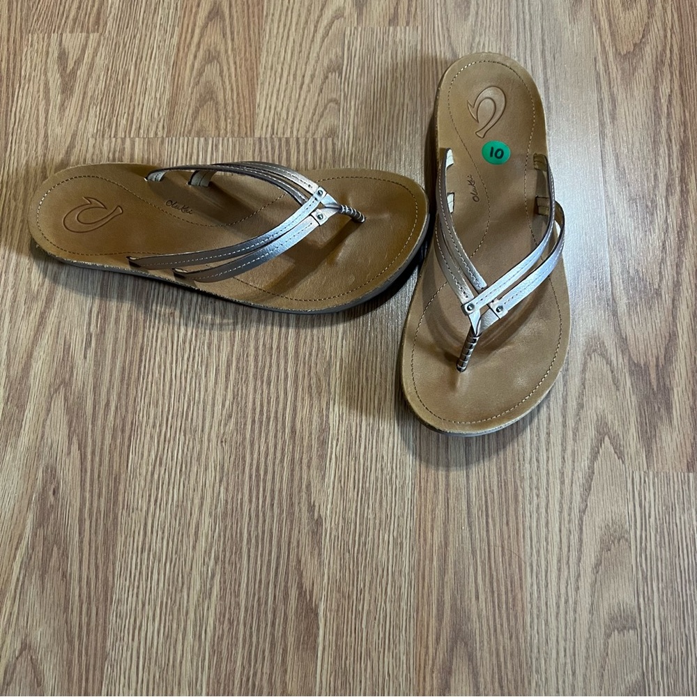 Olukai U’I Women's Tan Sandals with Rose Gold Straps Size 10 - Picture 2 of 9